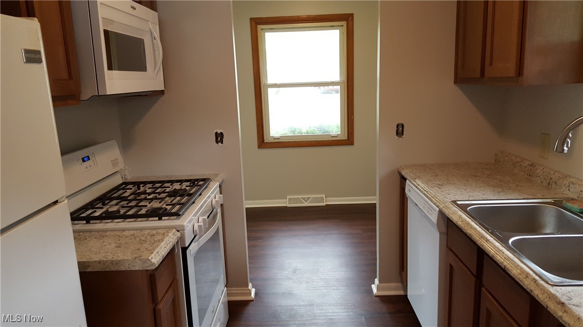 4259 Belle Avenue, Sheffield Lake, Ohio image 3