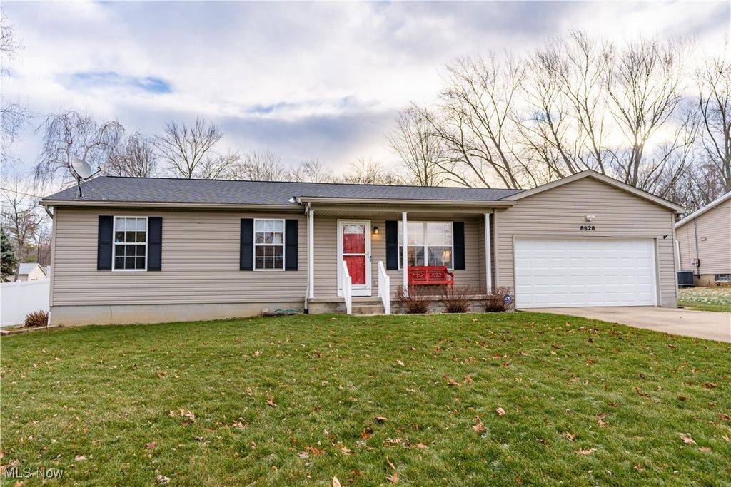 Photo of 8628 Essex Avenue NW, North Canton, OH 44720 (MLS # 5181888)