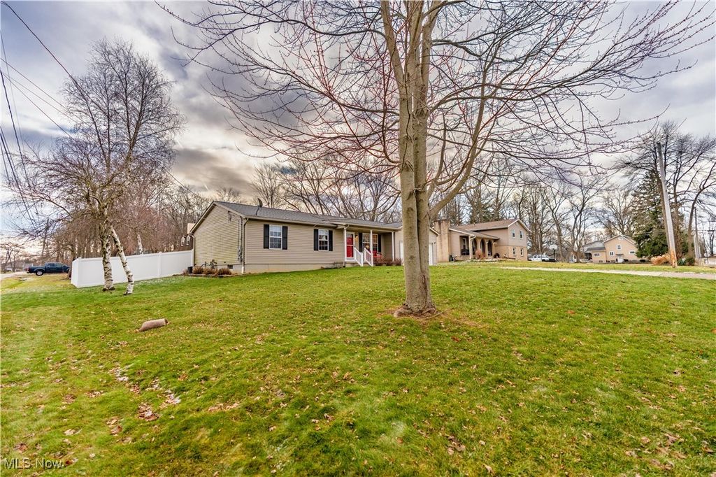 Photo of 8628 Essex Avenue NW, North Canton, OH 44720 (MLS # 5181888)