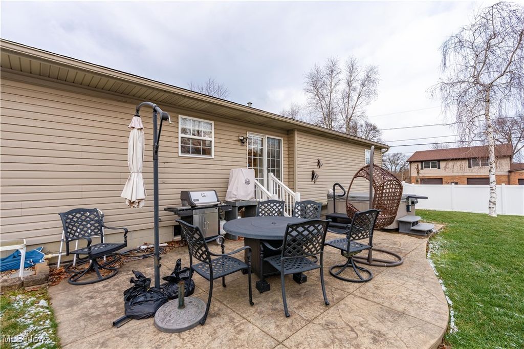 Photo of 8628 Essex Avenue NW, North Canton, OH 44720 (MLS # 5181888)