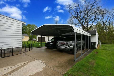Tiny photo for 1021 East Boulevard, Aurora, OH 44202 (MLS # 5210159)