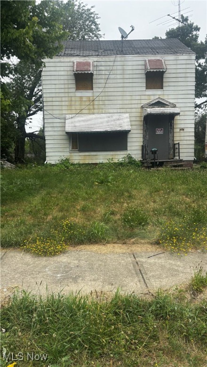 Don’t miss this value-add opportunity! This 2-bedroom, 1-bathroom home in East Cleveland’s 44112 ZIP code is ready for a full renovation and offers excellent upside for investors looking to flip or hold. Located near University Circle, Cleveland Clinic, Case Western Reserve University, and minutes from downtown, this area is experiencing ongoing revitalization — making it an increasingly attractive market for both renters and buyers. ARV estimated between $90K–$110K based on comparable renovated properties in the area. Whether you’re an experienced investor or looking for your next project, this home is priced to move and primed for profit. Property is being sold as-is. Buyer to perform due diligence.