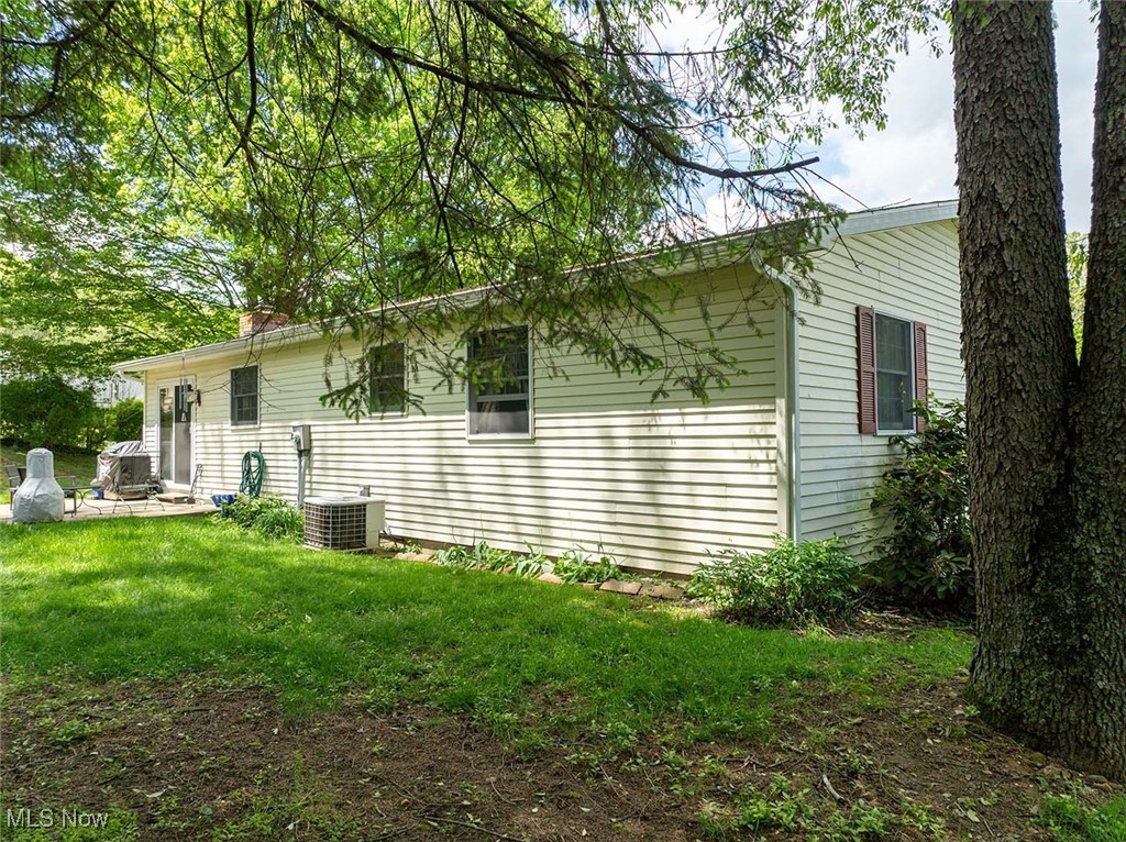 554 Lockport Avenue, New Philadelphia, Ohio image 5