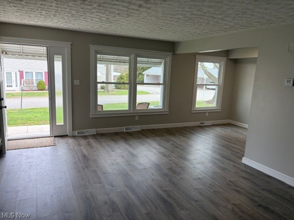 Photo of 1319 Pembrooke Drive #C, Salem, OH 44460 (MLS # 5195882)