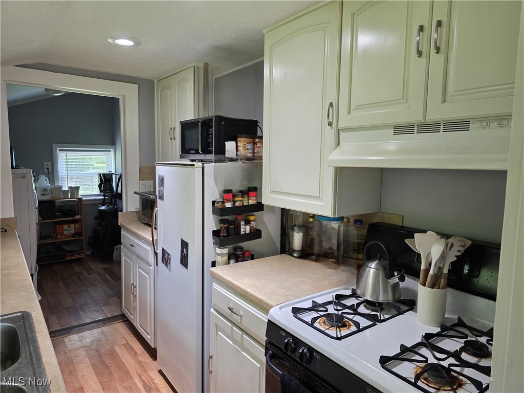556 Champion Avenue, Warren, Ohio image 13