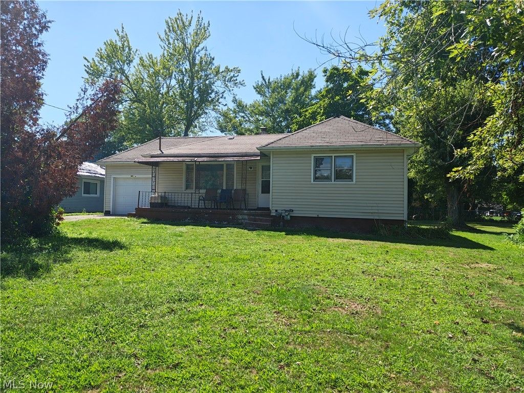 Photo of 5611 Poplar Avenue, Ashtabula, OH 44004 (MLS # 5192845)