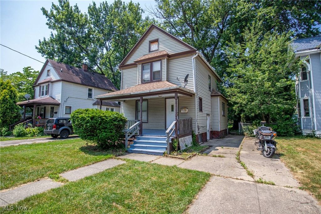 Photo of 1290 E 188th Street, Cleveland, OH 44110 (MLS # 5180625)