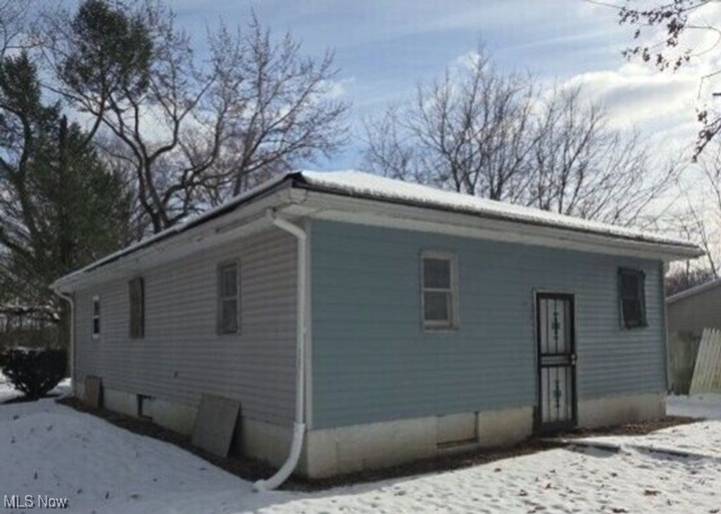 Photo of 3538 Albany Avenue, Lorain, OH 44055 (MLS # 5176491)