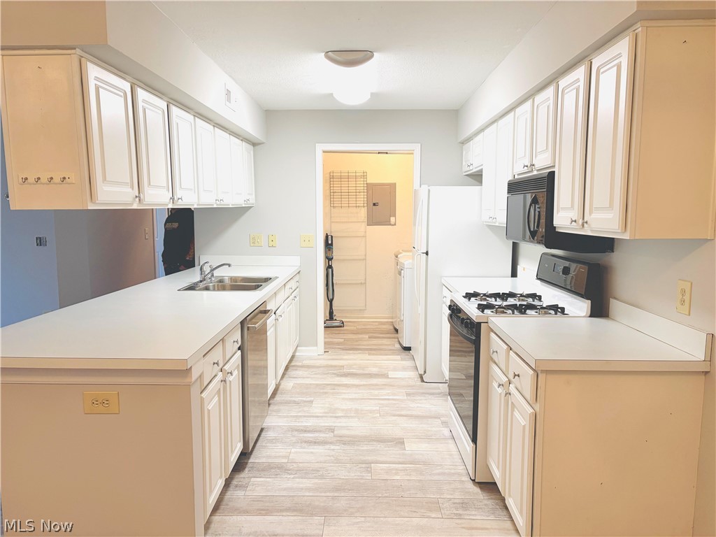 Lenox Square Condo Ph 04 - Residential