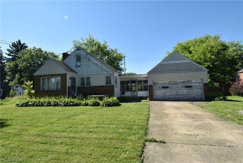 Tiny photo for 923 E Philadelphia Avenue, Youngstown, OH 44502 (MLS # 5221855)