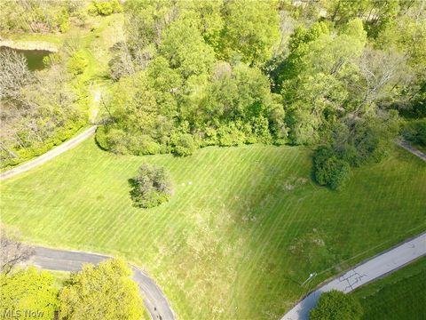 Tiny photo for 14661 Hillbrook Lane N #4, Chagrin Falls, OH 44022 (MLS # 5210426)