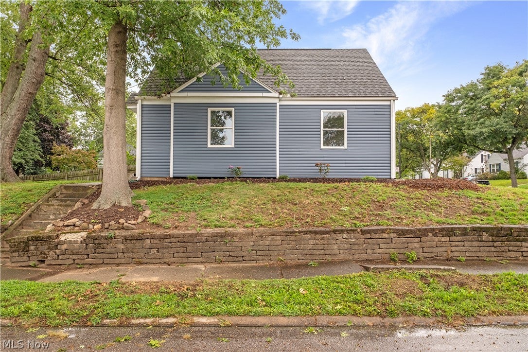137 E Rosewood Avenue