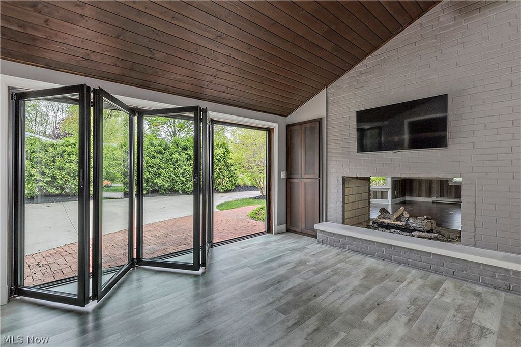 Photo of 1 Deerfield Drive, Chagrin Falls, OH 44022 (MLS # 5206634)