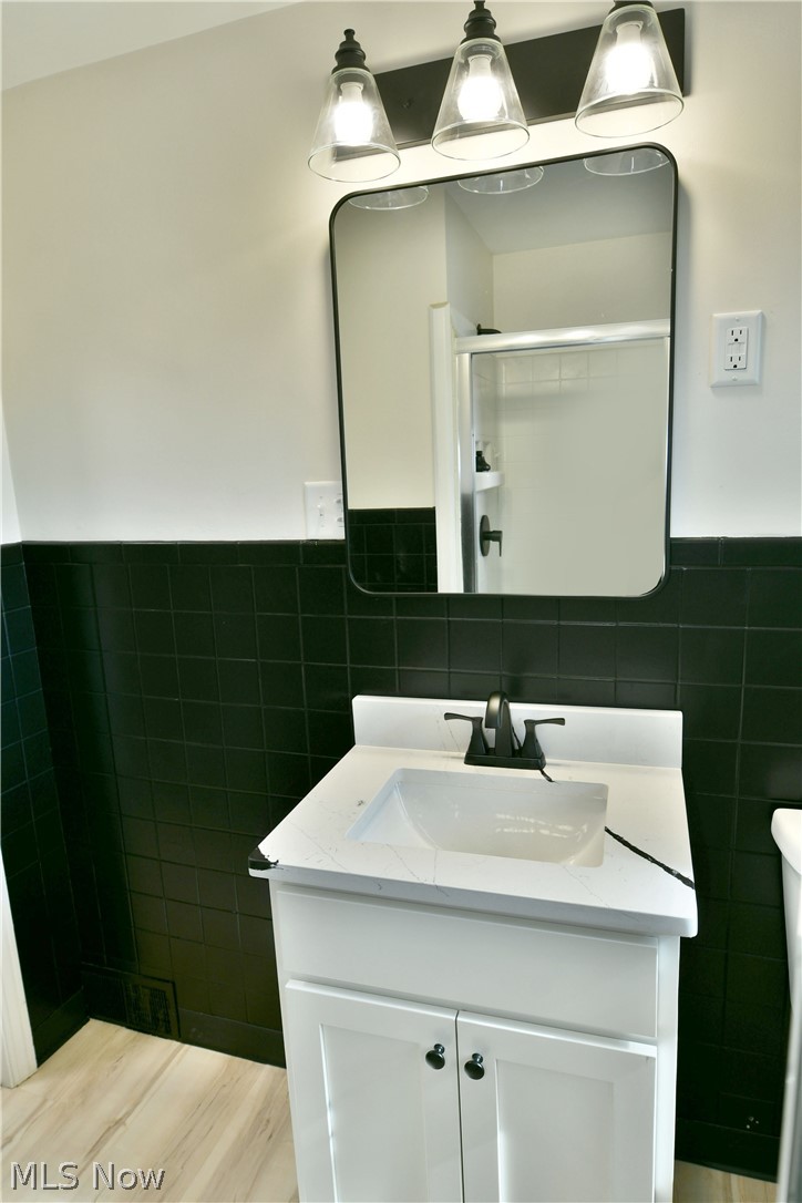 Glenn Hoods 01 - Residential