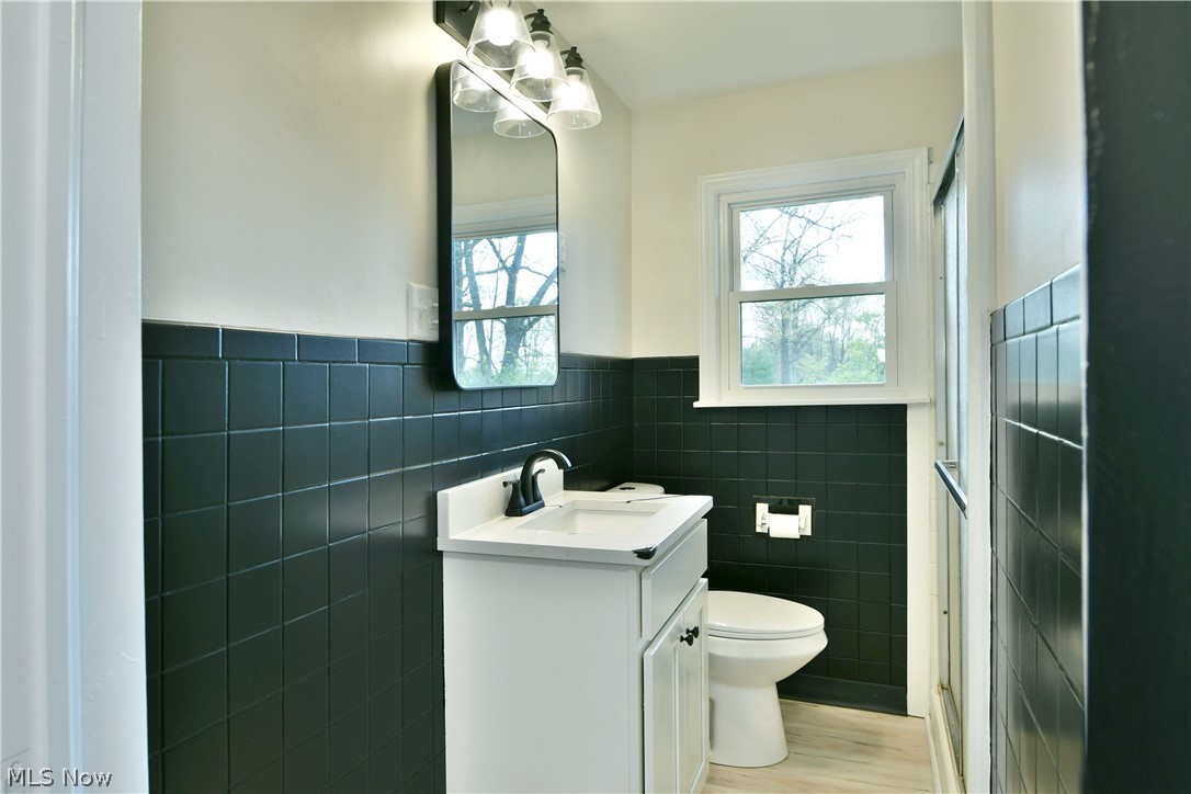 Glenn Hoods 01 - Residential