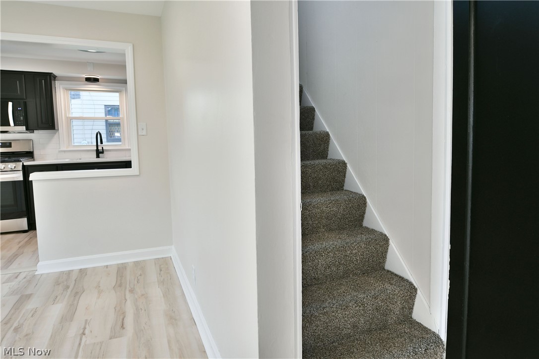 Glenn Hoods 01 - Residential