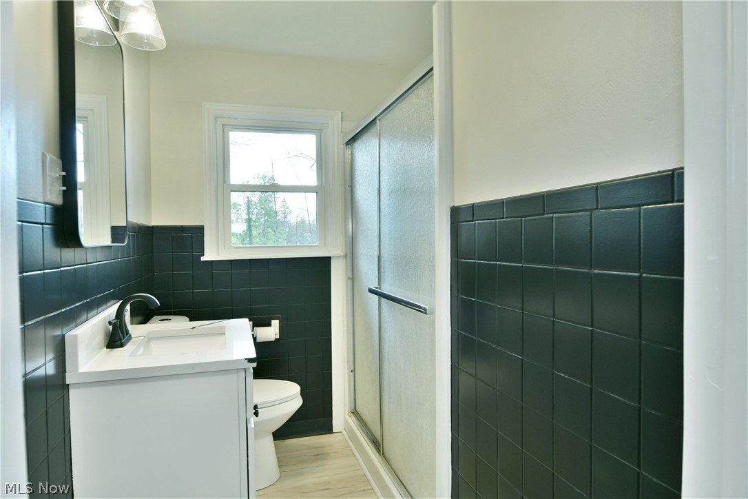 Glenn Hoods 01 - Residential