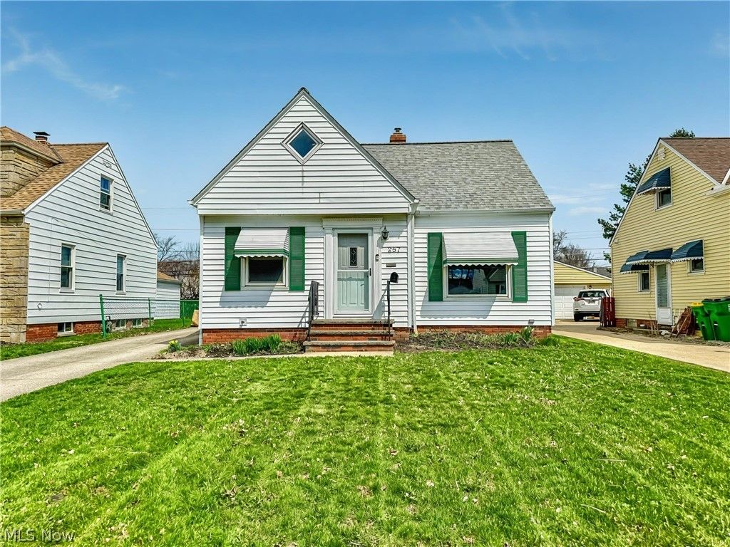 Photo of 287 E 330th Street, Willowick, OH 44095 (MLS # 5196890)