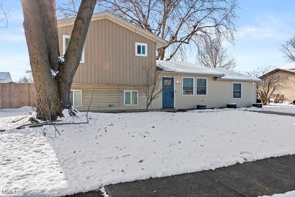 Photo of 38615 Chestnut Ridge Road, Elyria, OH 44035 (MLS # 5176453)