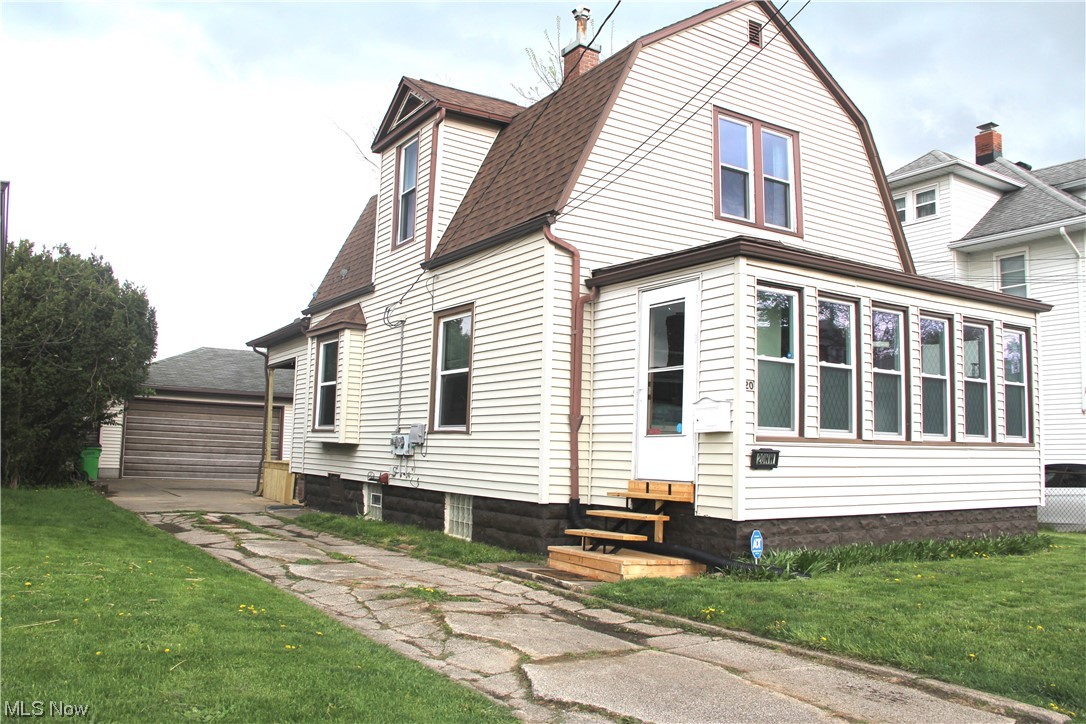 This stunning home for sale was originally built as a duplex, but has since been converted into a single-family home that boasts an abundance of charm and character. The house features gorgeous original wood floors, which have been lovingly maintained over the years, and tall ceilings that create a spacious and airy feel throughout.
One of the standout features of this home is the beautiful woodwork that can be found throughout the property. From the intricate detailing on the staircase to the ornate moldings on the walls, this home exudes old-world charm and elegance.
The first floor of the home includes a bedroom and a full bathroom, making it perfect for those who prefer to have their primary living spaces on one level. However, the real versatility of this property comes from the fact that the second kitchen remains upstairs. This opens up a world of possibilities for the new owner, who could use the space as a separate apartment, an Airbnb rental, or even a home office or st