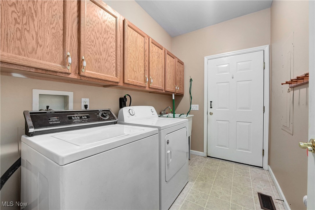 8876 Jonathan Drive, North Royalton, Ohio image 30