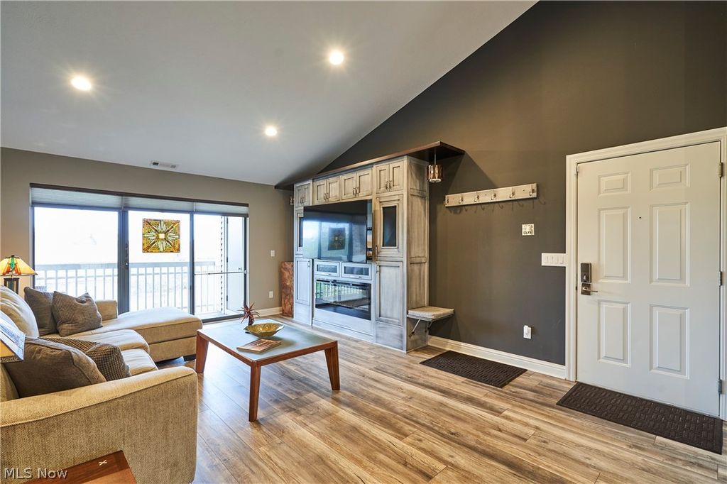 Photo of 3800 Rosemont Boulevard #113C, Fairlawn, OH 44333 (MLS # 5201717)