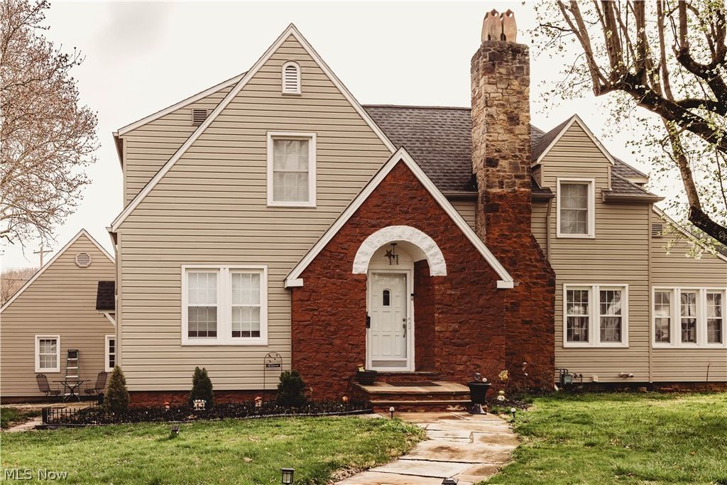 Photo of 1012 Cambridge Road, Coshocton, OH 43812 (MLS # 5198704)