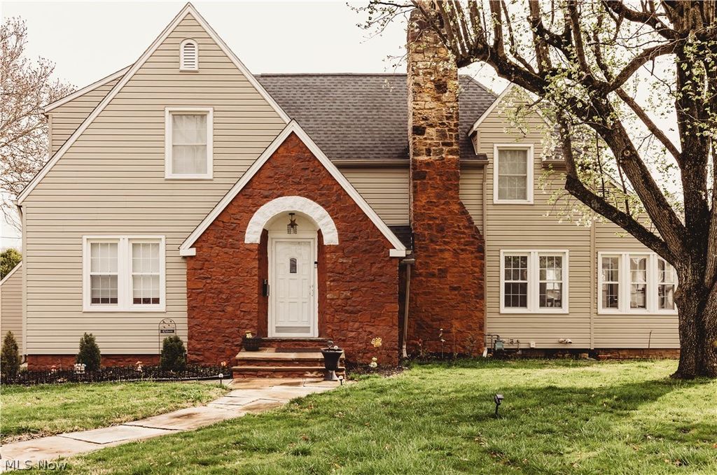 Photo of 1012 Cambridge Road, Coshocton, OH 43812 (MLS # 5198704)