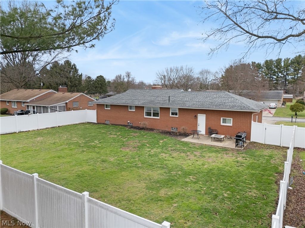 Photo of 3335 Meadowwood Street NW, Massillon, OH 44646 (MLS # 5195301)