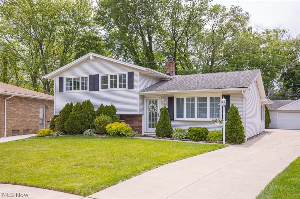 Photo of 361 Skyview Road, Cleveland, OH 44109 (MLS # 5210751)
