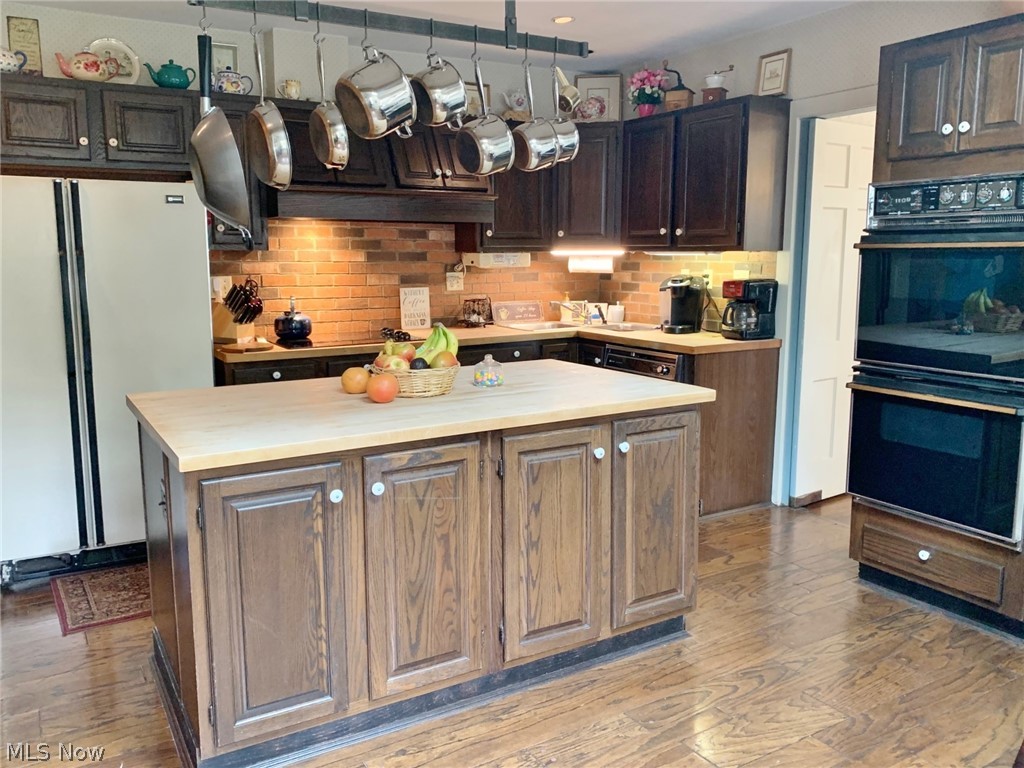 Park Land Companys Cc Park - Residential