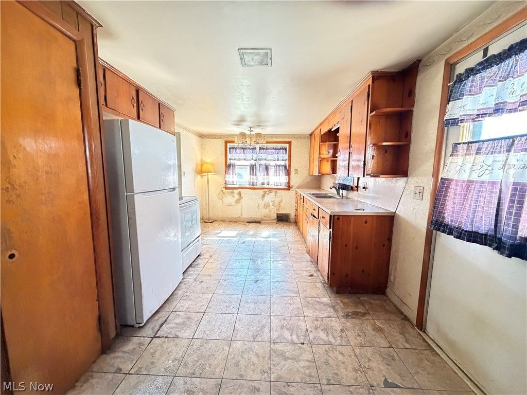 Photo of 712 Mcdaniel Avenue, Minerva, OH 44657 (MLS # 5195615)