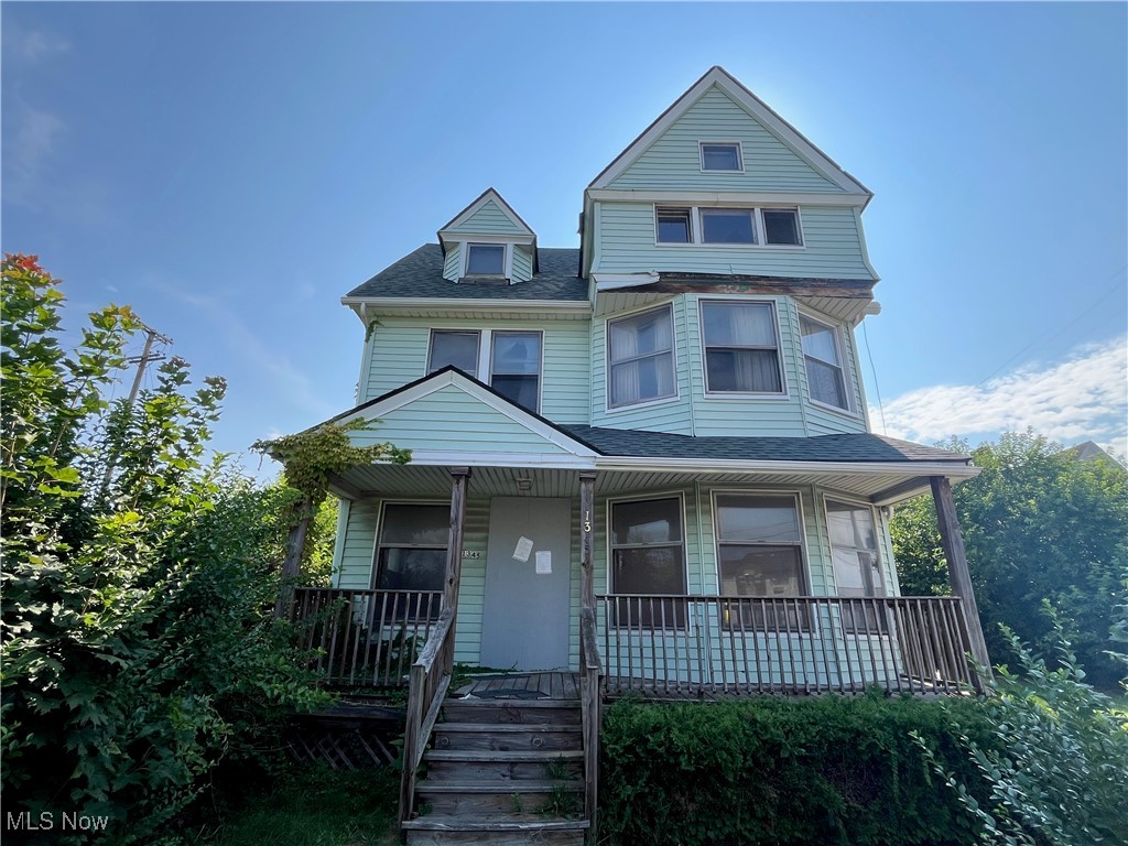 Calling all investors. This home needs everything. Black canvas. Great space. 5 bedrooms 2 full bathrooms.