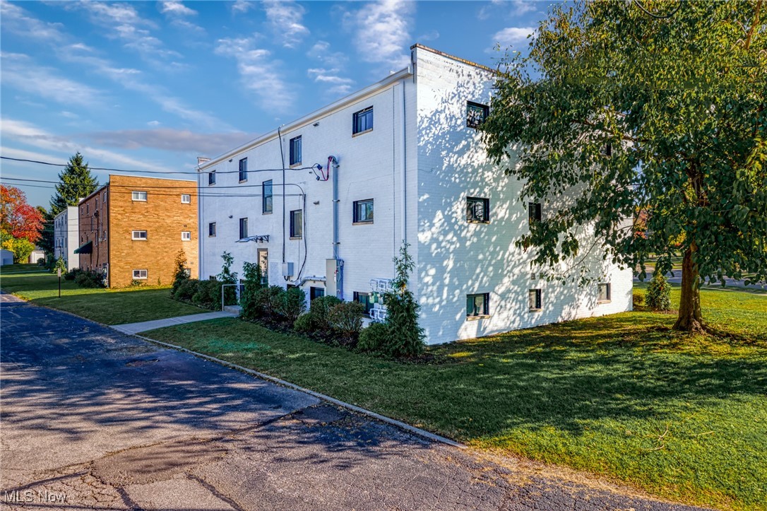 Rocky River, Ohio 44116, United States, 2 Bedrooms Bedrooms, ,1 BathroomBathrooms,Residential,Active,88402