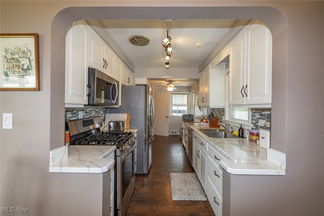 3335 Klusner Avenue, Parma, Ohio image 8