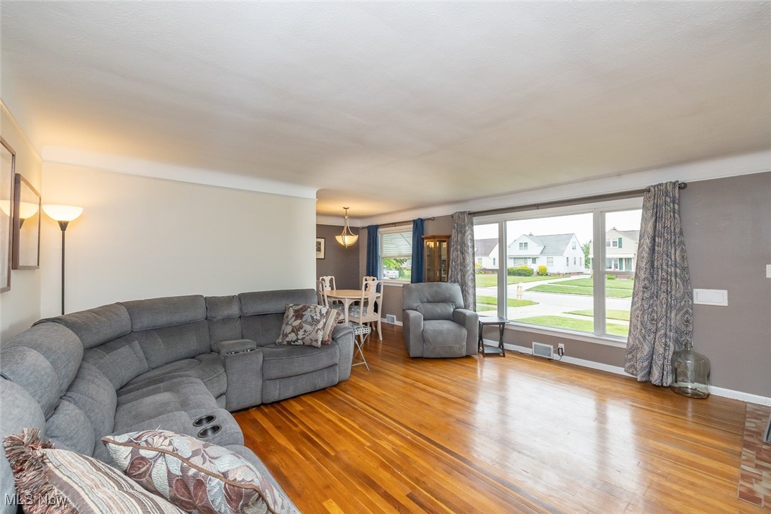 3335 Klusner Avenue, Parma, Ohio image 3