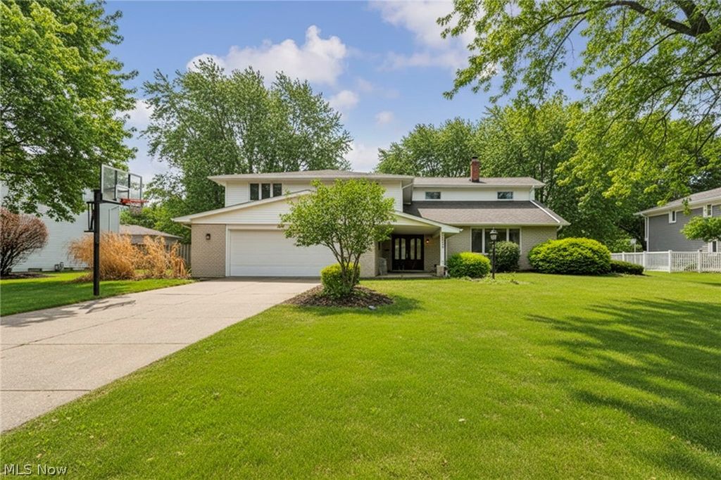 Photo of 2425 Brian Drive, Beachwood, OH 44122 (MLS # 5187834)