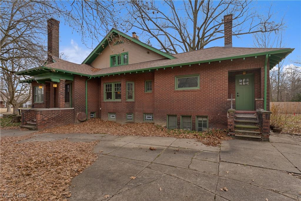 Photo of 1650 Fifth Avenue, Youngstown, OH 44504 (MLS # 5178218)