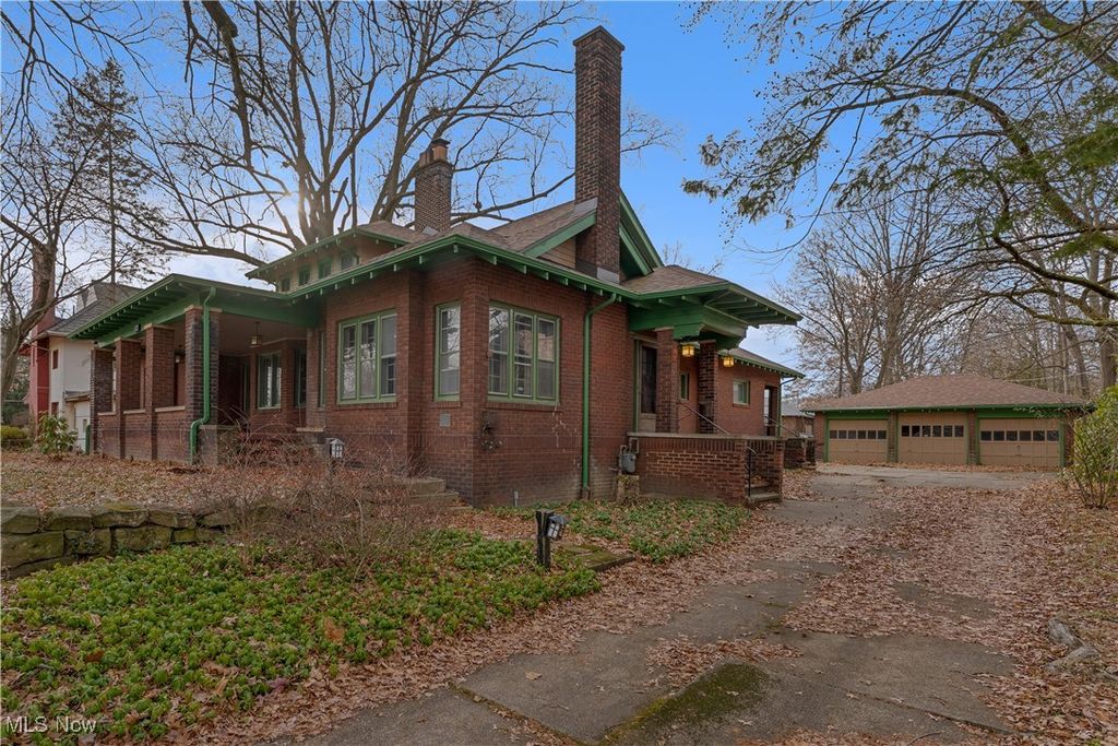 Photo of 1650 Fifth Avenue, Youngstown, OH 44504 (MLS # 5178218)