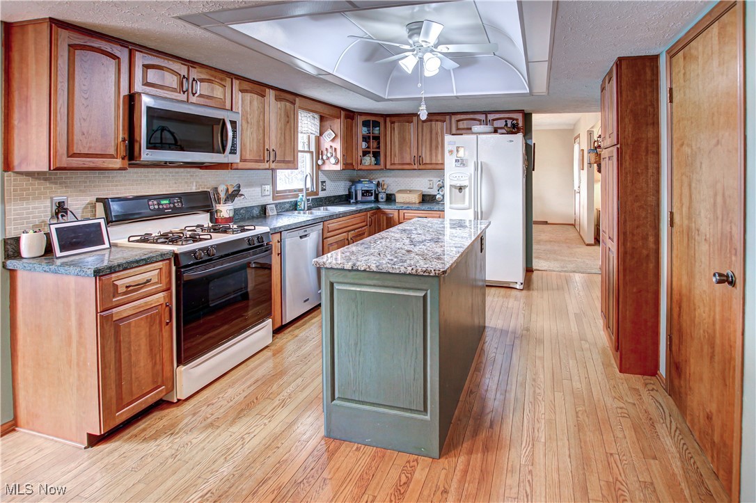 4594 Ledgewood Drive, Medina, Ohio image 2