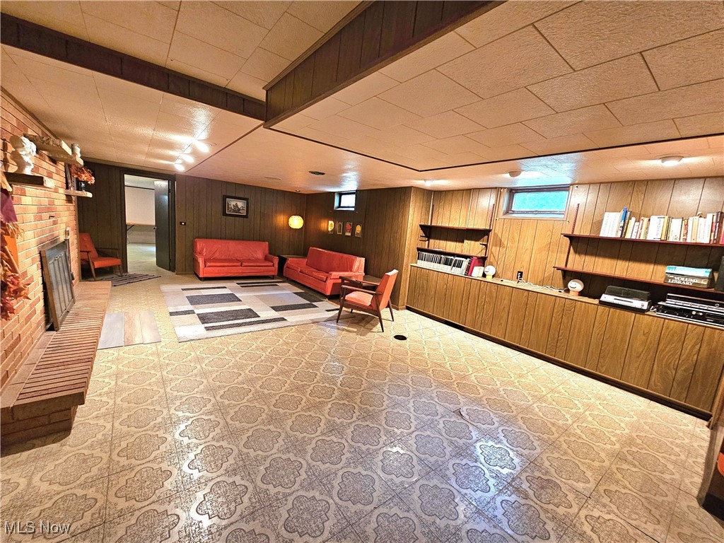 3104 Meadow Lane, Warren, Ohio image 42