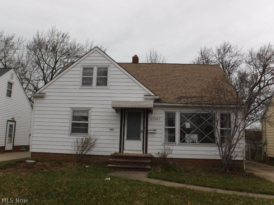 This Beauty could be yours to own! 3 bedroom 2.5 bath bungalow with newer addition with bedroom and bath. Vaulted ceilings and
fireplace in family room. Kitchen has lots of cupboard space. Tons of potential and space.  Two car detached garage.