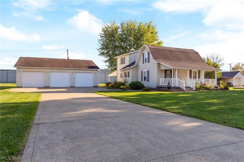 Photo of 5420 E State Road, Newcomerstown, OH 43832 (MLS # 5255646)