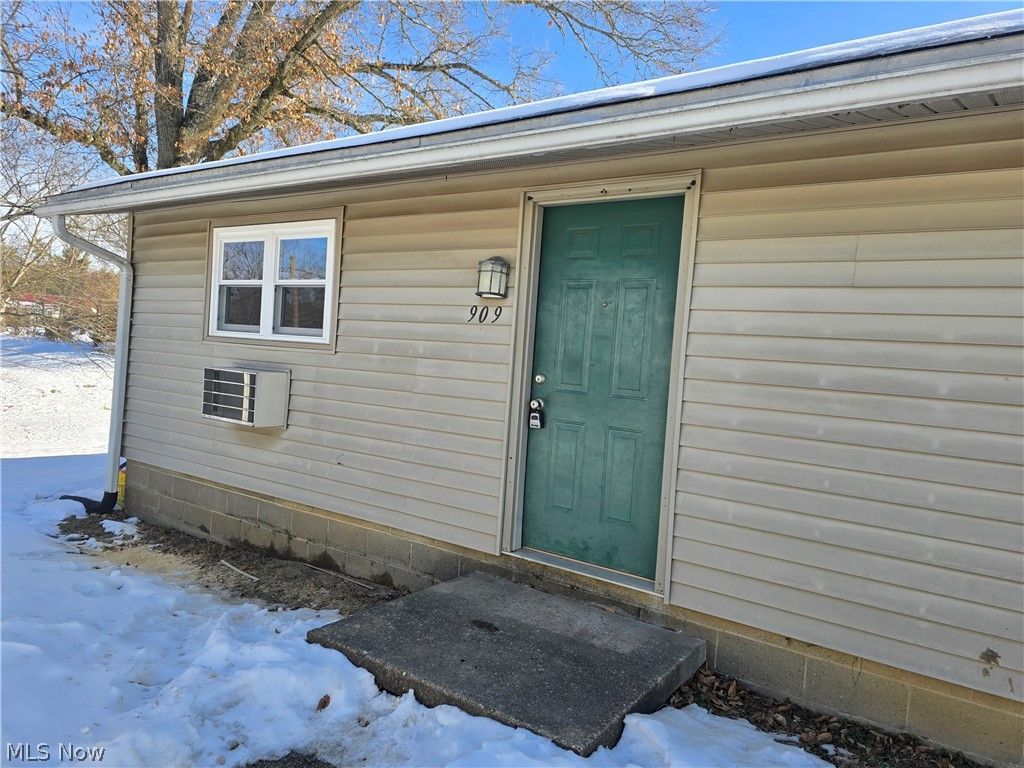Photo of 909 Garden Road, Zanesville, OH 43701 (MLS # 5187682)