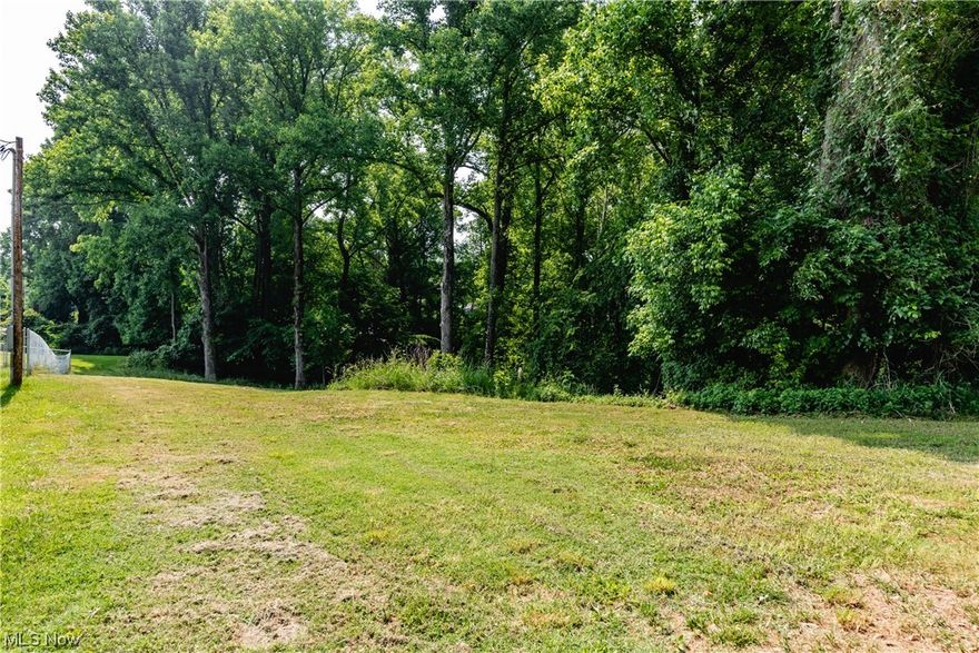 There are 2 lots. Last lot is not build-able with out some work. Lot 05-40-01270000 taxes are $10 and lot 05-40-01280000 taxes are $12