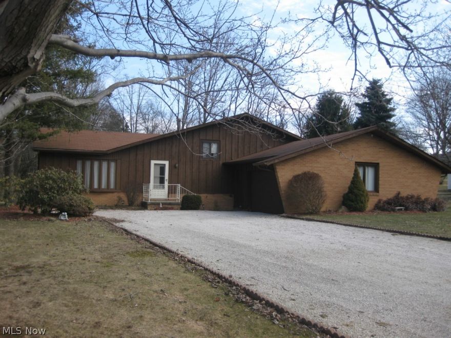 Pride of ownership and plenty of Room to Roam in the spacious one owner split level.  Features include an Open floor-plan, fully applianced eat-in kitchen, 3 bedrooms with hardwood floors, 2 baths, L shaped living room and dining room with vaulted ceilings, perfect for large gatherings, plus a family room and 2 car attached garage. All this and more situated in a private park like setting.