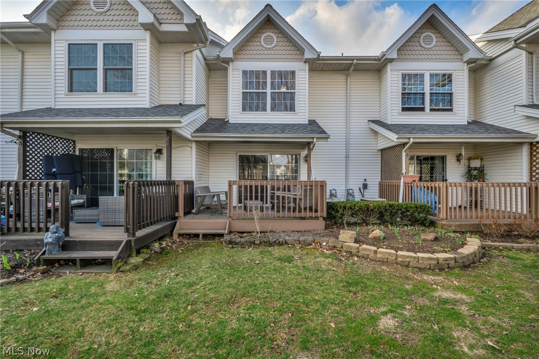 Courtyard Crystal Lake - Residential