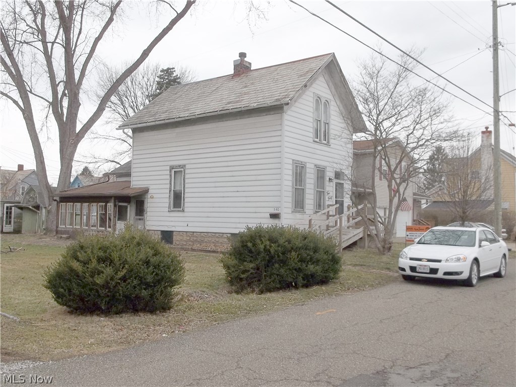 Absolute Auction Thursday April 14, 2016 @ 3:00 PM - Real Estate: 2 story – 2 bedroom home – situated on 32 X 104 lot – enclosed back porch – shed - close to downtown shopping & school.
Terms: $3,000 non refundable deposit down day of auction – balance due upon delivery of deed – Sells As Is to the highest bidder at absolute auction. Sells with no financing contingencies. Any required inspections must be completed prior to bidding. All information contained herein derived from sources deemed reliable but not warranted. All announcements day of auction take precedence over printed advertising.