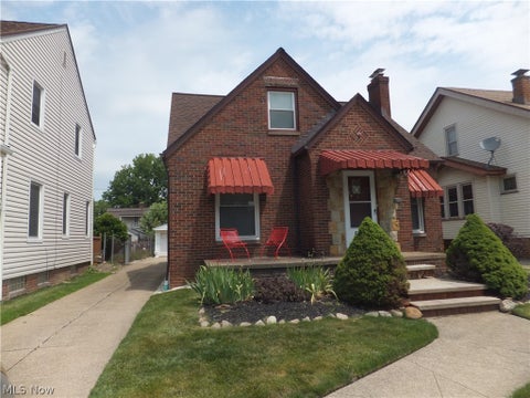 Homes For Sale - 6102 Orchard Grove Avenue<br/> Cleveland, OH 44144