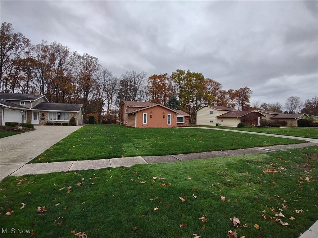 8654 Courtland Drive, Strongsville, Ohio image 18